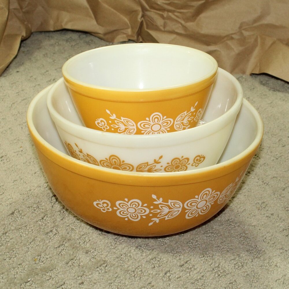 Vintage Pyrex Butterfly Gold Set of 3 Nesting Mixing Bowls 401 402 403